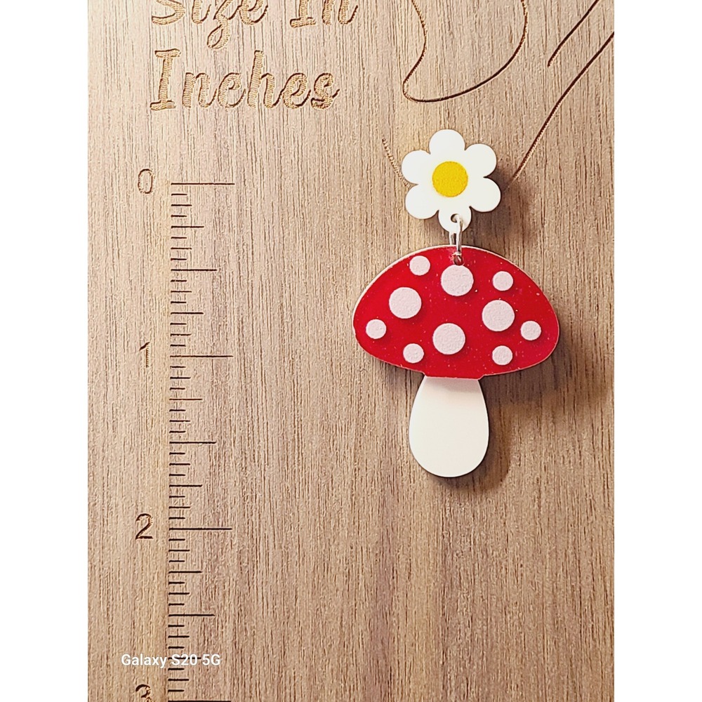 Red Mushroom Daisy Flower Acrylic Dangle Earrings Cottagecore Toadstool Studs‎ - Picture 3 of 7